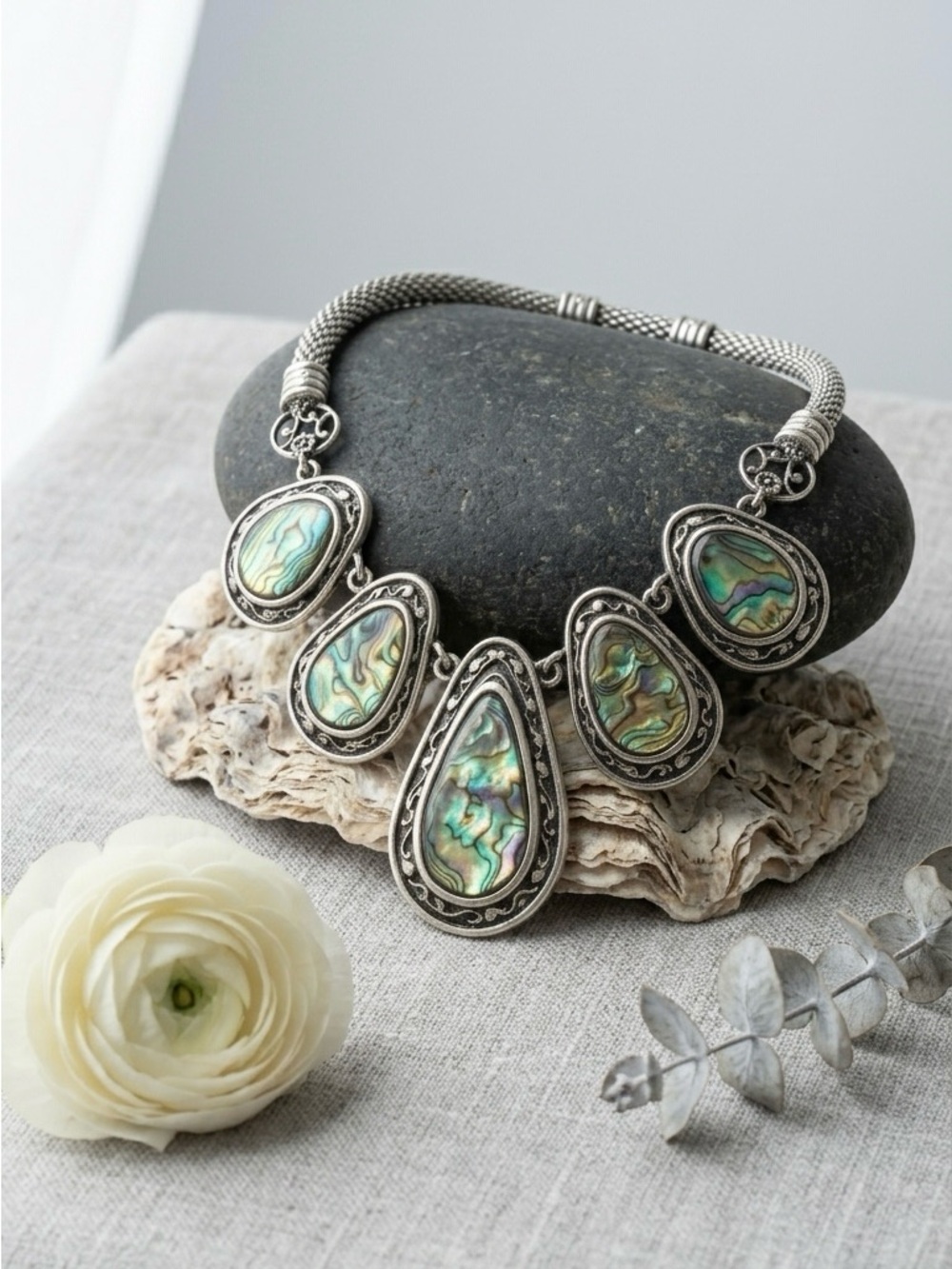 NWT Boutique Abalone Shell Statement Necklace ✨ Silver Tone Iridescent Collar